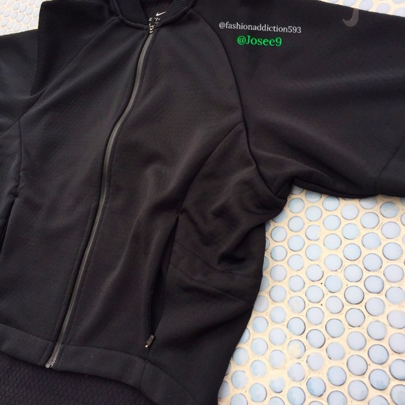 Nike therma spere women's black jacket capes - Picture 7 of 7